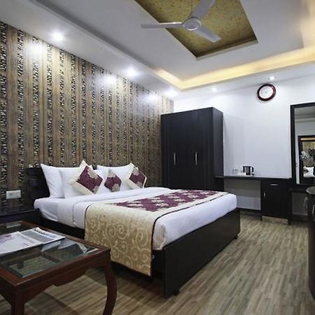 Hotel Universe Inn Nueva Delhi Exterior foto